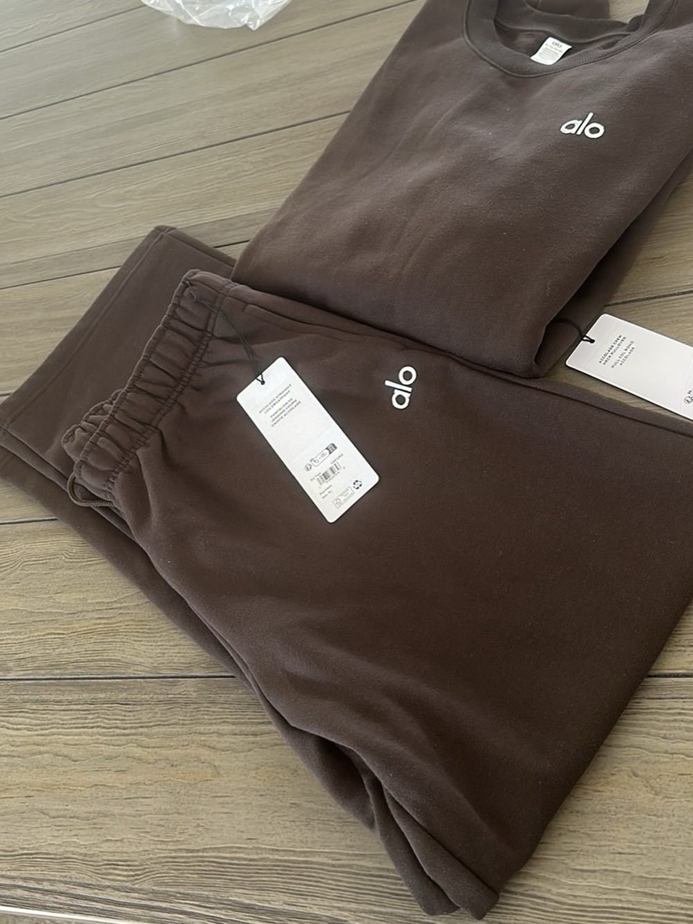 ALO Accolade Espresso crewneck, and straight leg Joggers XL